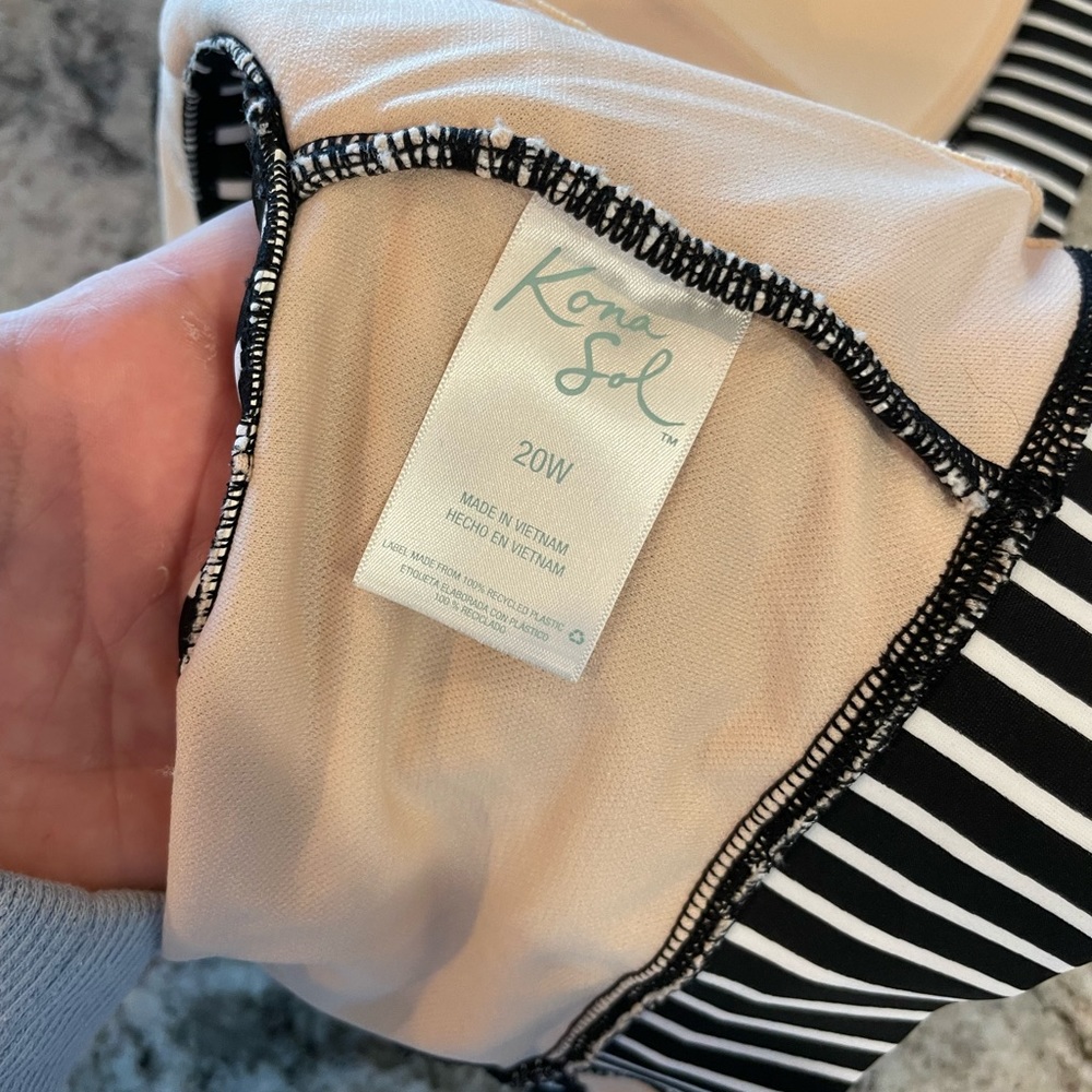 Kona Sol Swim Top - Picture 3 of 3